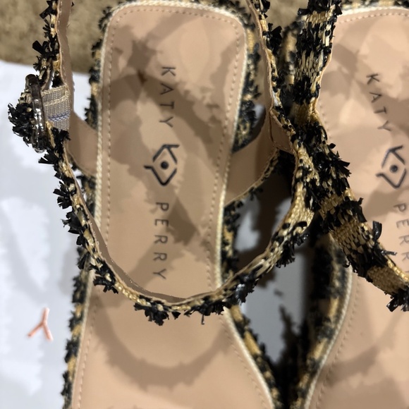 New in Box Katy Perry "The Busy Bee Strappy" Platform Heels- Size 8.5 Women’s - Picture 7 of 11